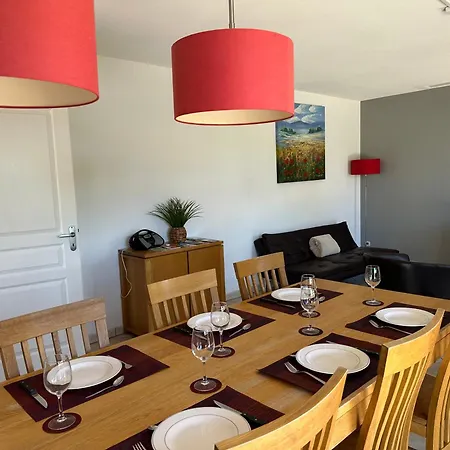 Villa- La Pinede - *